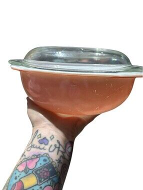 pyrex 1 1/2 quart pink with lid